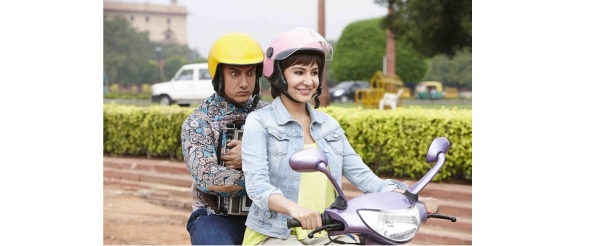 Bollywood star Aamir Khan plays cool and charismatic in ‘PK’ off-screen